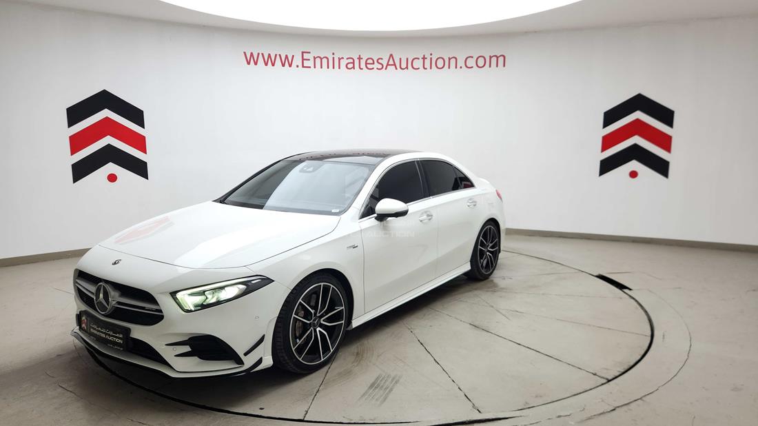 مرسيدس A 35 2020 — الزاوية الأمامية اليسرى — صورة 8