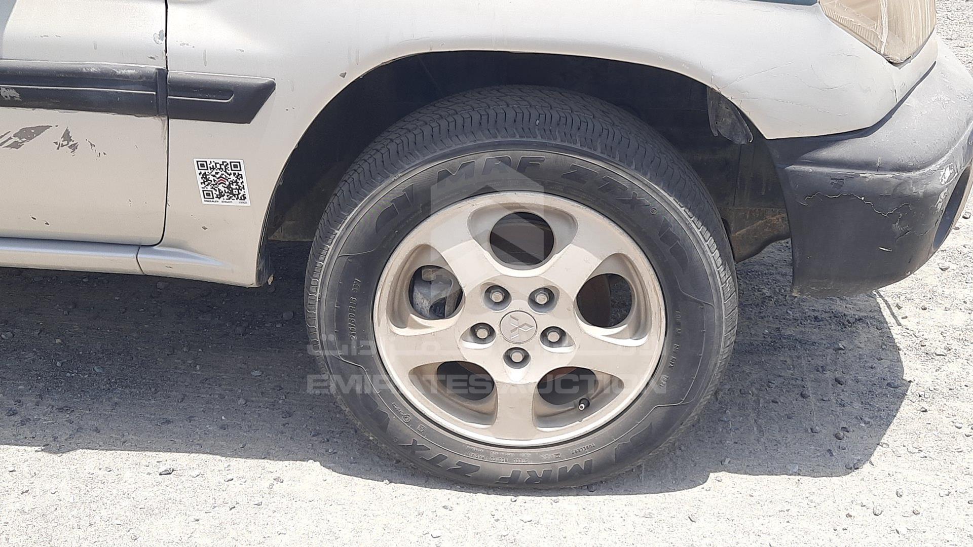 2000 MITSUBISHI PAJERO VIN: JMYLRH76WYY700118