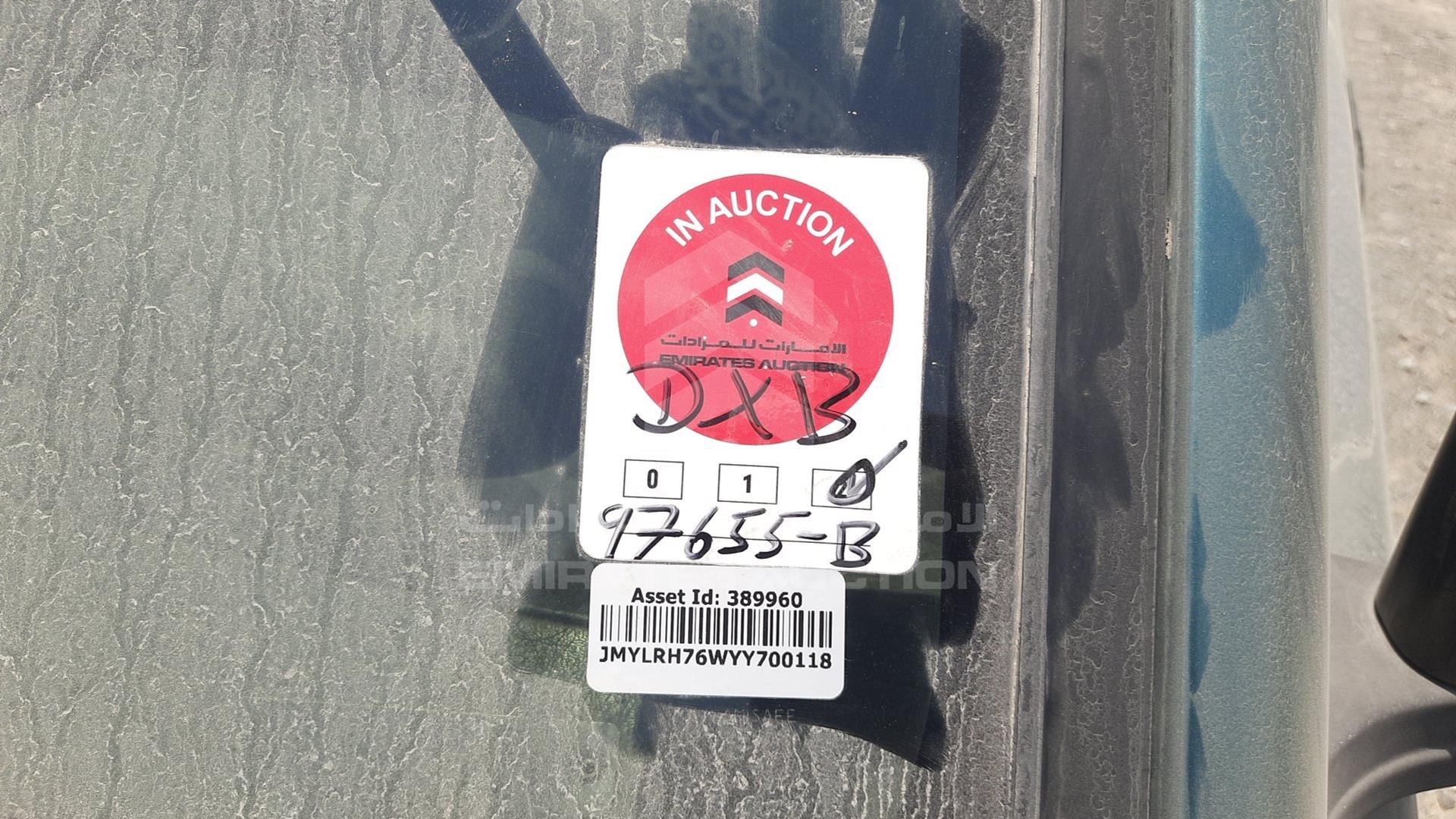 2000 MITSUBISHI PAJERO VIN: JMYLRH76WYY700118
