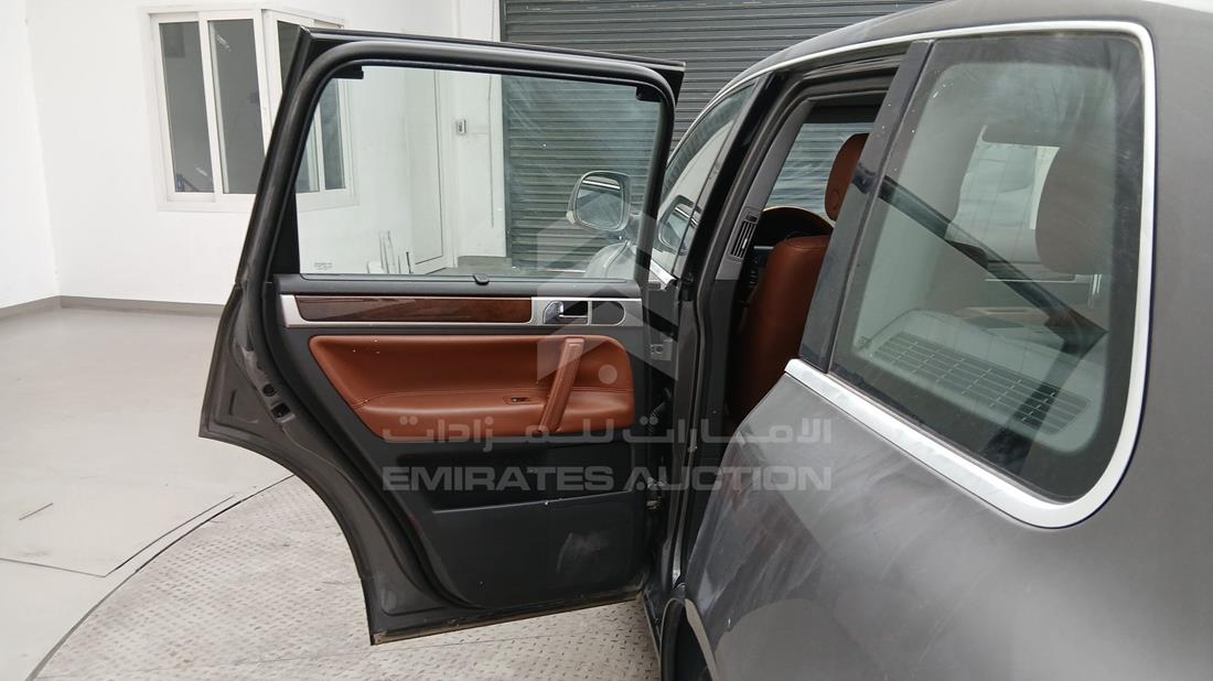 2008 Volkswagen Touareg — Rear Left Door — Photo 12