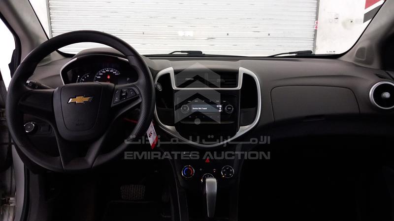 KL1JD5CE5JB010047 Auction: EmiratesAuction Lot: 408504 KL1JD5CE5JB010047 Chevrolet Aveo 2018 SILVER Photo 16