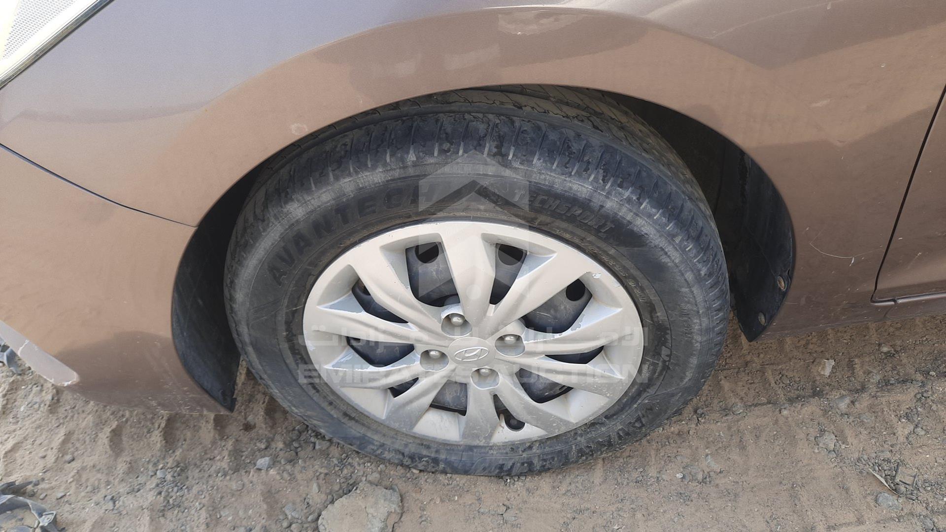 2019 HYUNDAI ACCENT VIN: MALC741C0KM095709
