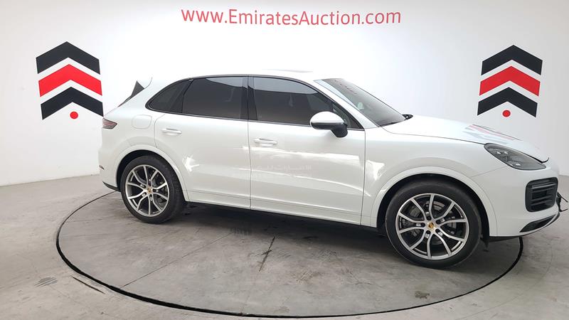 WP1AB2AYXKDA60232 2019 Porsche Cayenne S photo 11