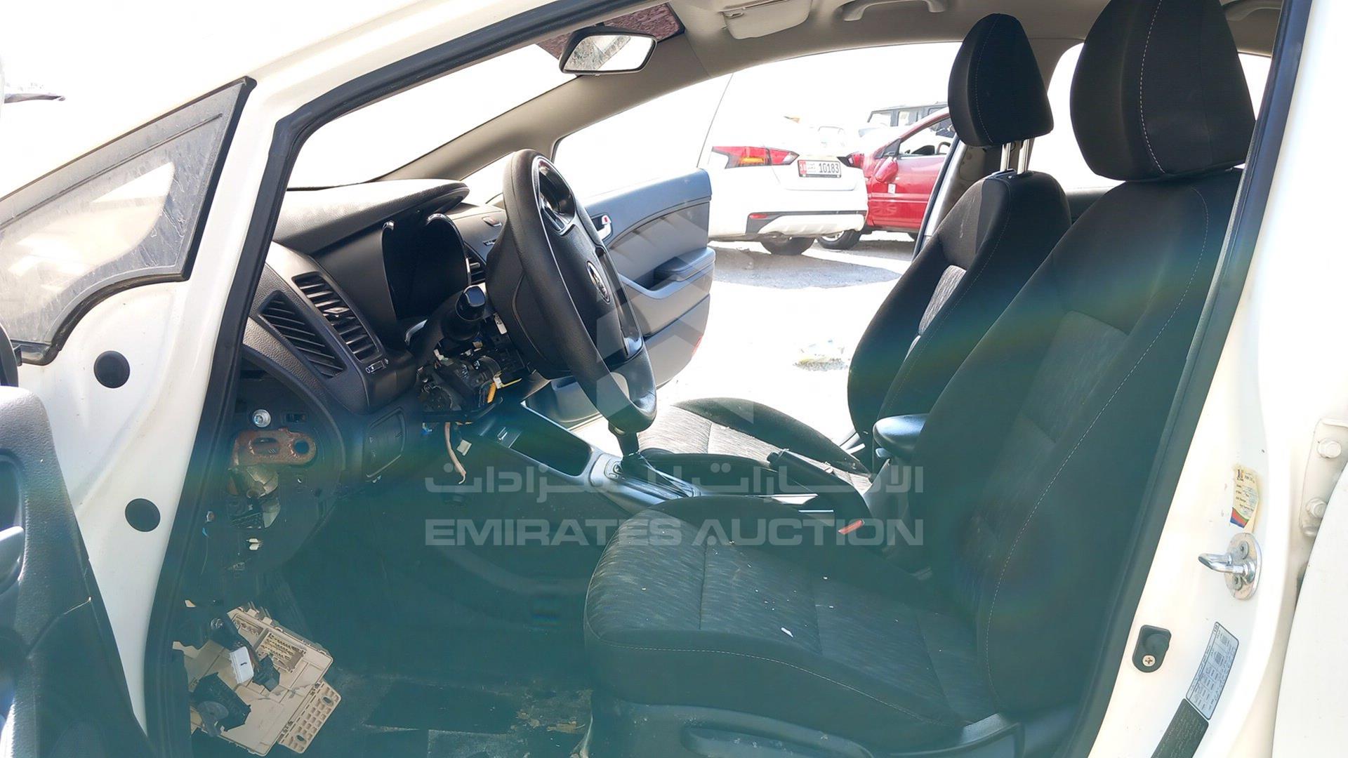 2013 KIA CERATO VIN: KNAFK4111D5806888