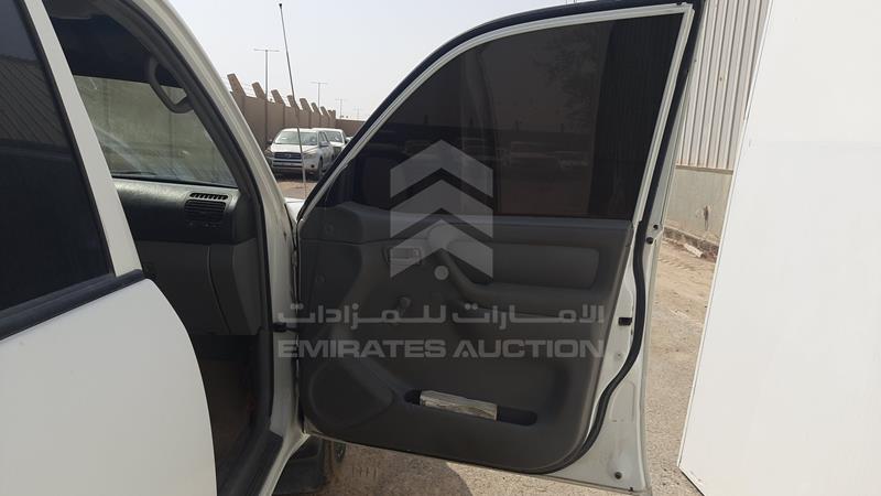 VIN: JTGHJ01J473010873 Auction: EmiratesAuction Lot: 342856 JTGHJ01J473010873 Toyota Land Cruiser 2007 WHITE Photo 23