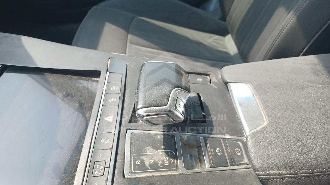 اودي ايه 6 2020 — زاوية ناقل الحركة — صورة 16