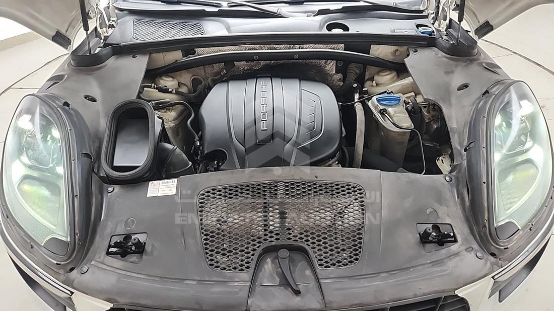 2017 Porsche Macan — Engine Bay — Photo 34
