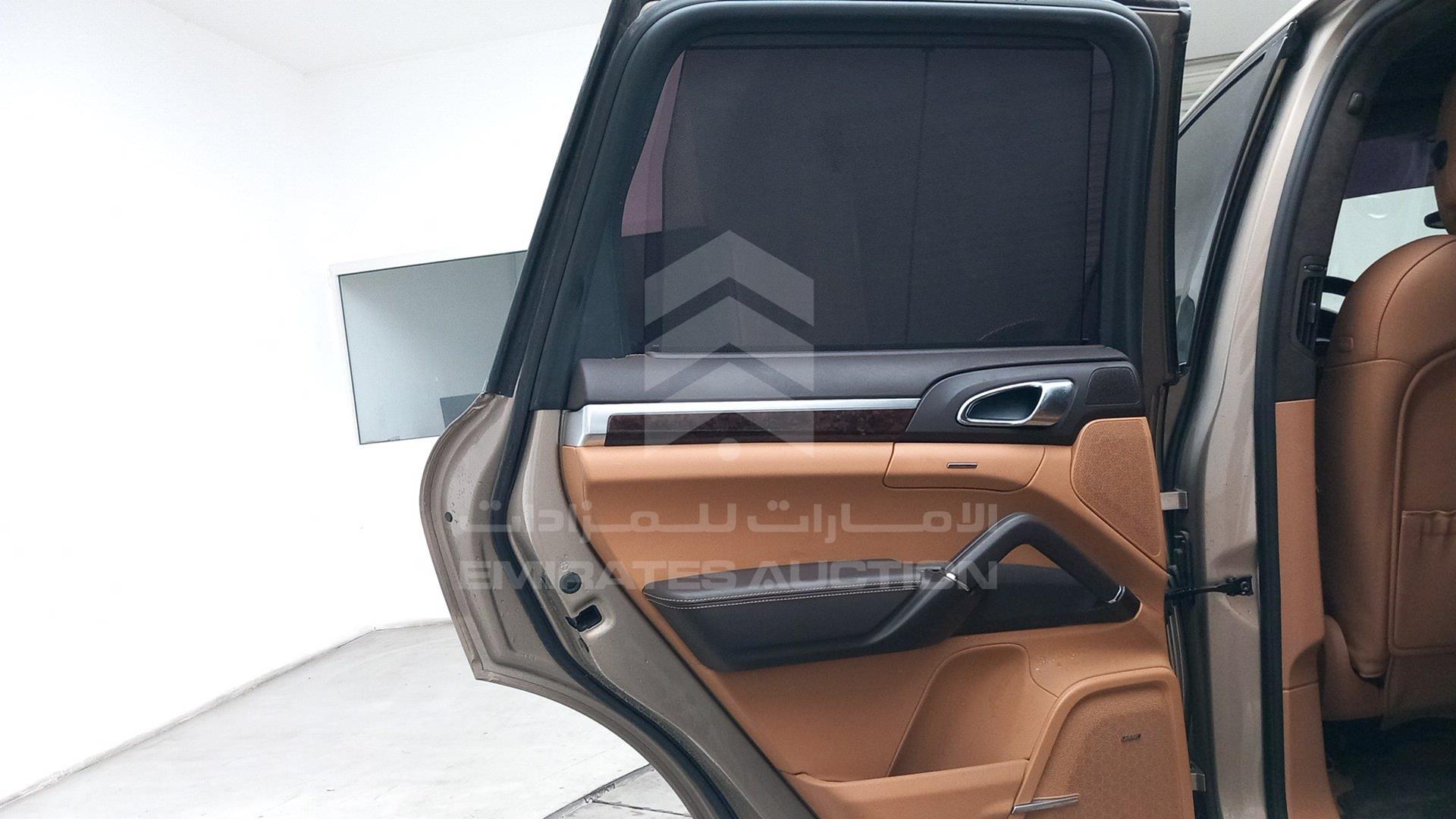 2016 PORSCHE CAYENNE VIN: WP1ZZZ92ZGLA72112