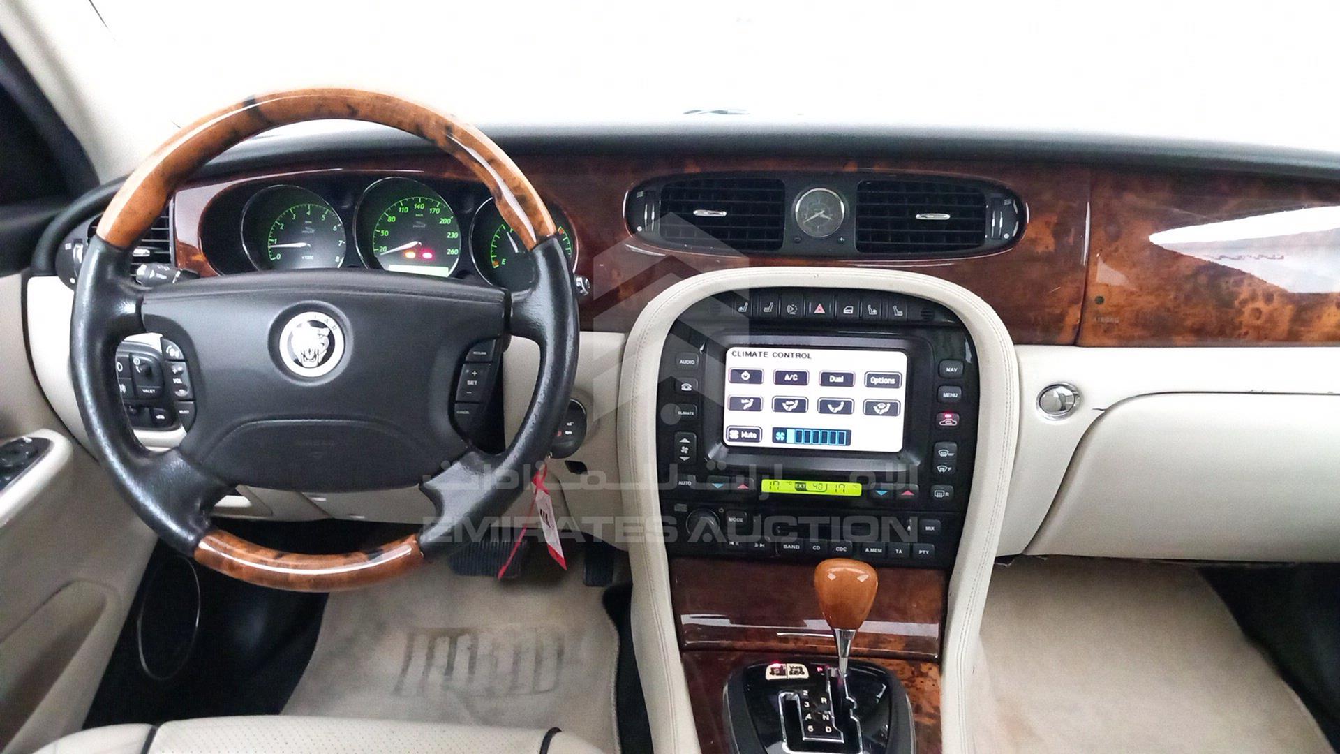 2008 JAGUAR X J 8 VIN: SAJAA89F58SH25430
