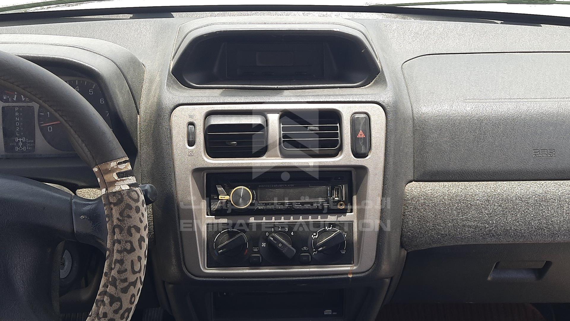 2000 MITSUBISHI PAJERO VIN: JMYLRH76WYY700118
