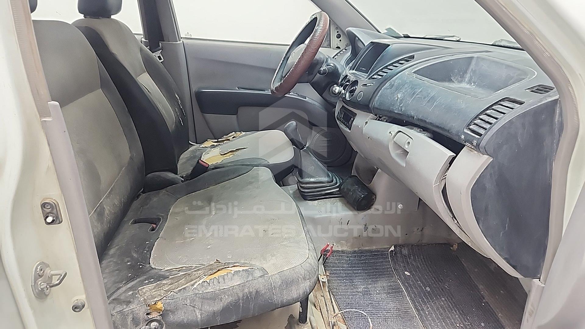 2013 MITSUBISHI PICK UP VIN: MMBJNKA50DD018547