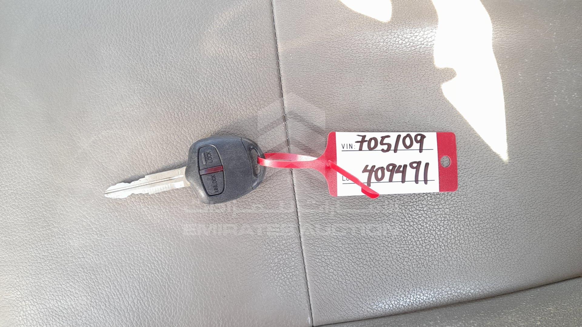 2014 MITSUBISHI PAJERO VIN: JMYLRV95WEJ705109