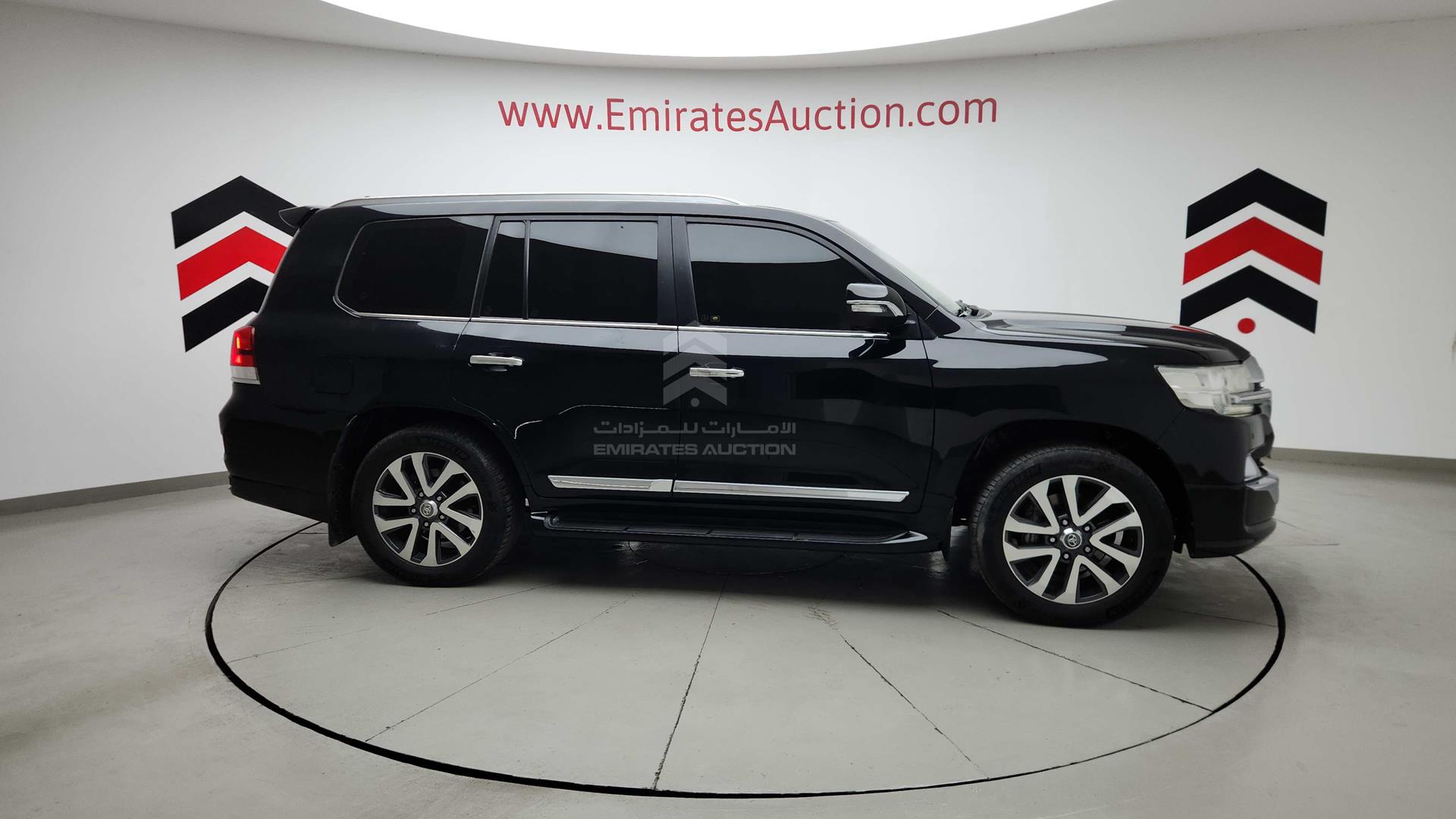 2018 TOYOTA LAND CRUISER VIN: JTMHY05J6J4073218