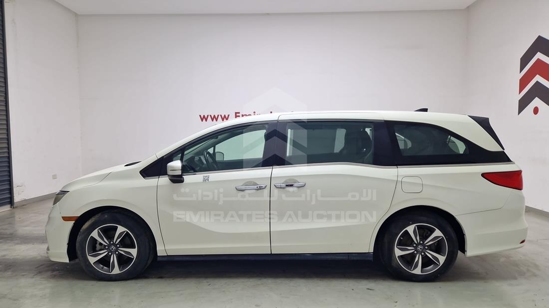 2018 Honda Odyssey — Front Left Angle — Photo 8