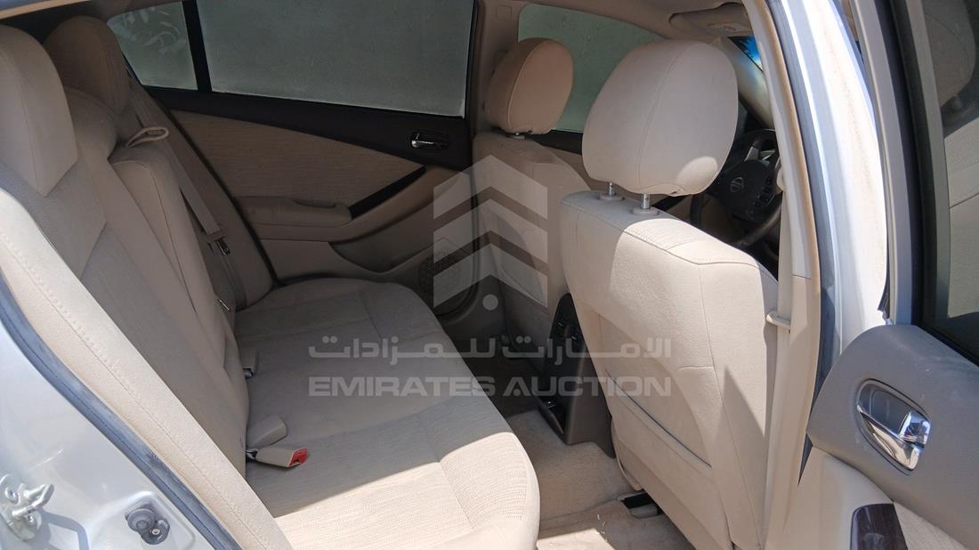 نيسان التيما 2011 — زاوية الراكب الخلفي اليمنى — صورة 21