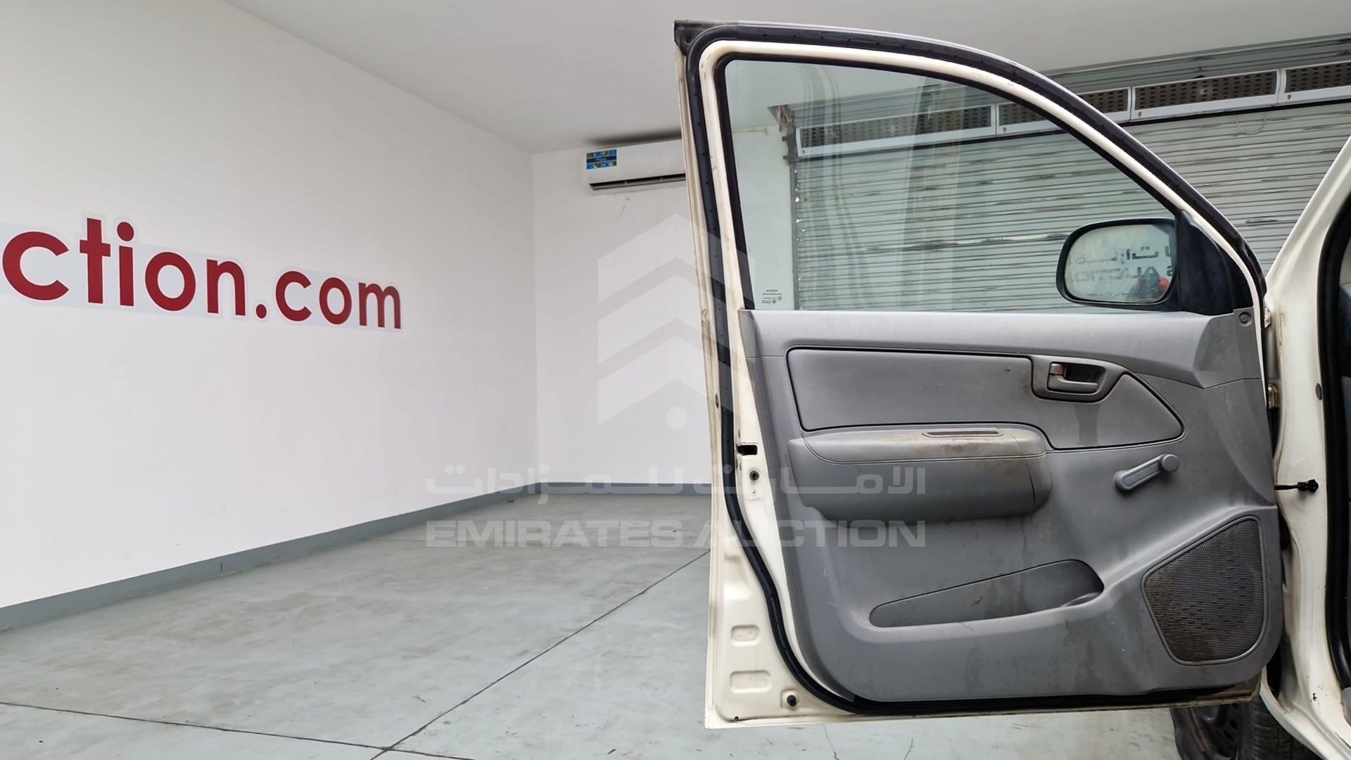 2007 TOYOTA HILUX VIN: MR0EW12G772009704