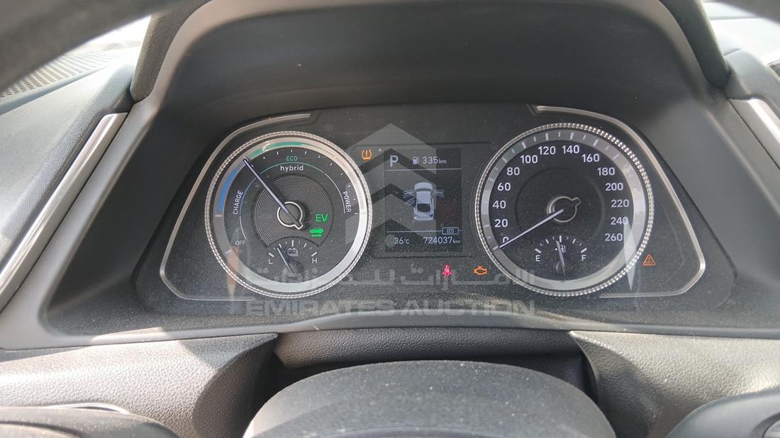2021 Hyundai Sonata Hybrid — Speedometer & RPM Gauges — Photo 15