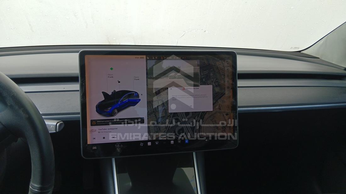 تيسلا موديل 3 2020 — نظم الترفيه وكاميرا المراقبة والملاحة — صورة 17