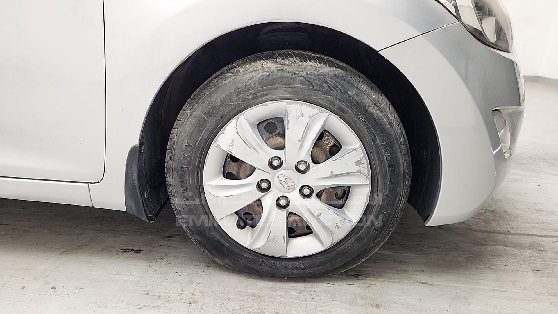 2014 HYUNDAI ELANTRA VIN: KMHDG41C5EU823807