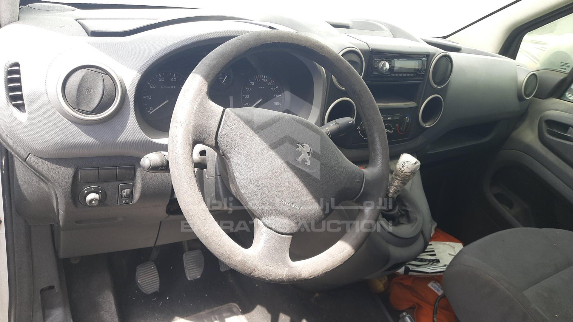 2015 PEUGEOT PARTNER VIN: VF37ENFUXFJ515832