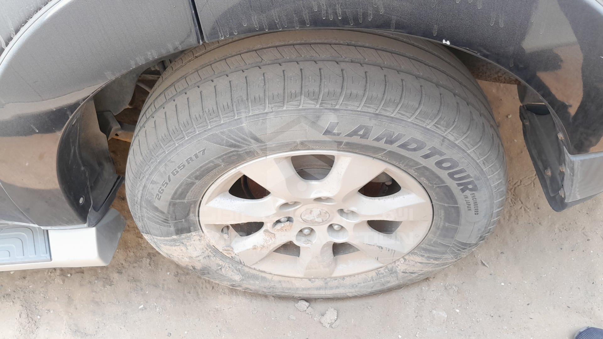 2009 MITSUBISHI PAJERO VIN: JMYLRV93W9J705993