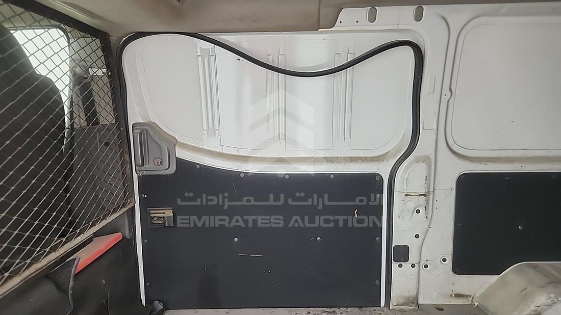نيسان أورفان 2013 — الباب الخلفي الأيمن — صورة 16