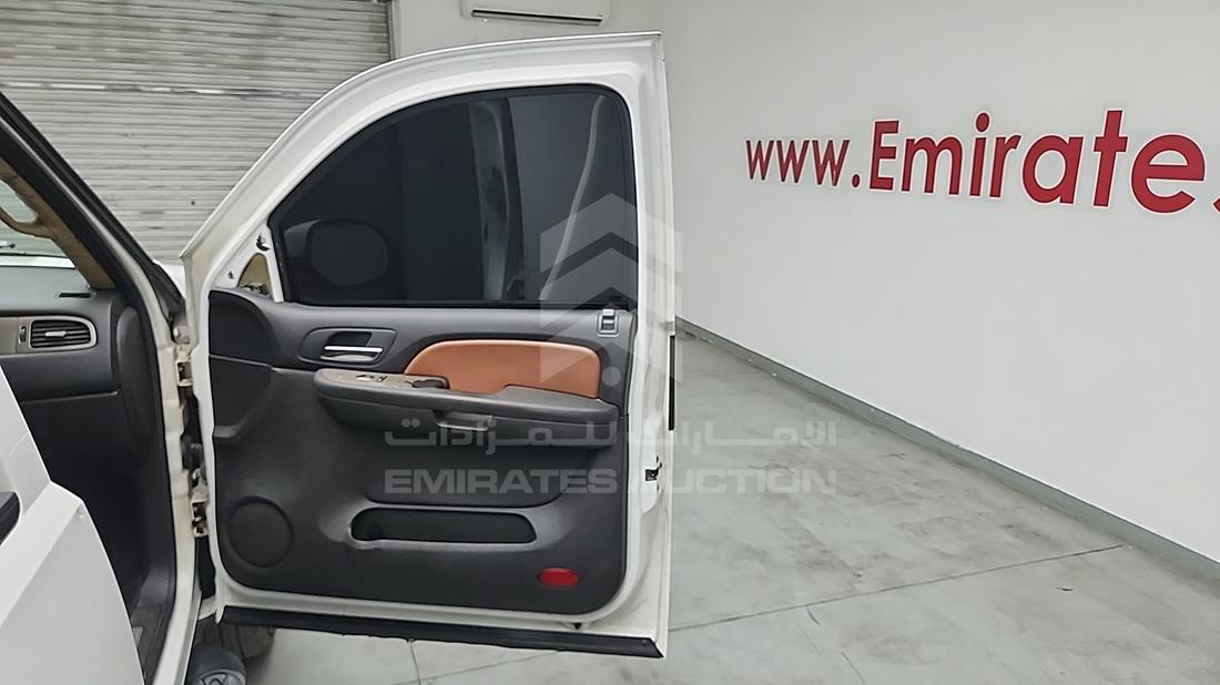 2008 Chevrolet Tahoe — Front Right Door — Photo 28