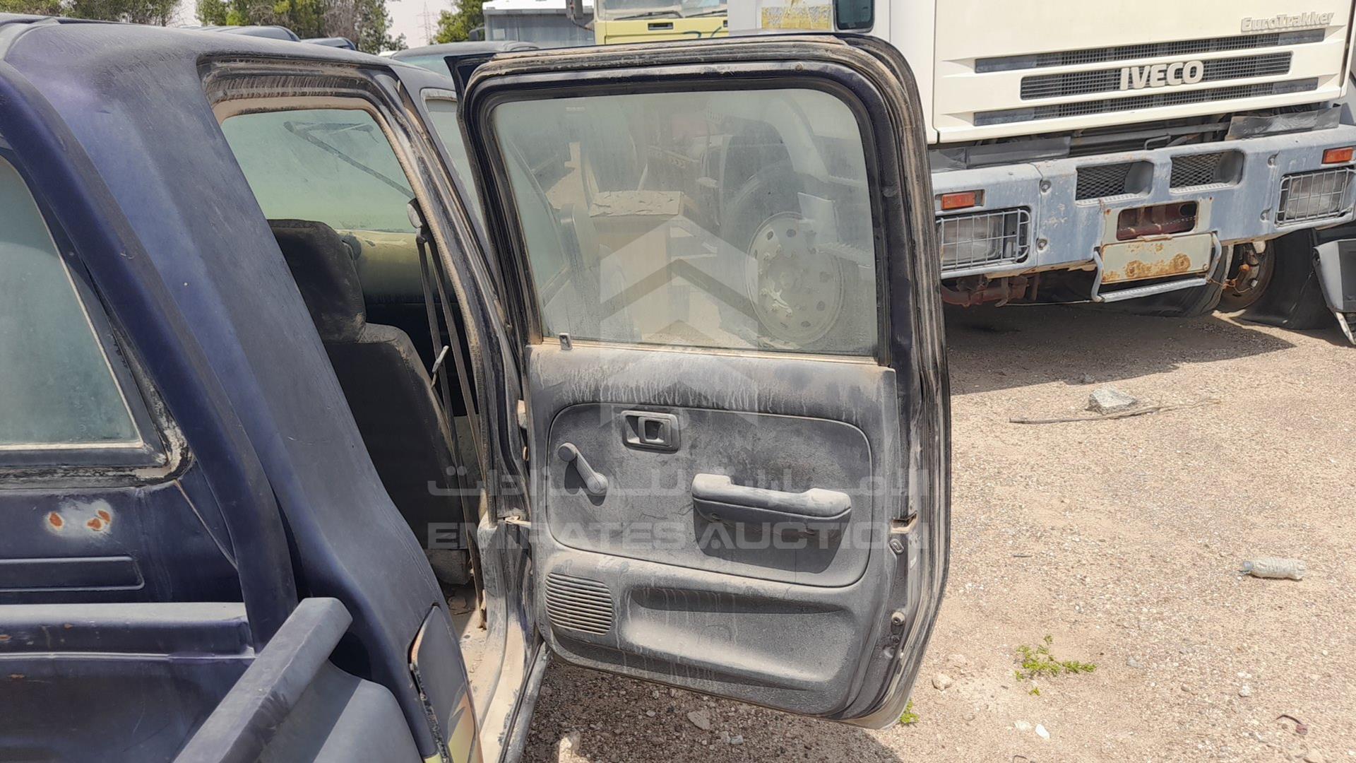 2004 TOYOTA HILUX VIN: JTFEE426040015871