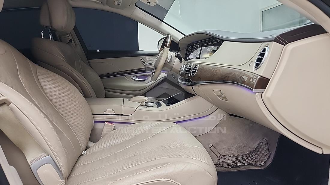 مرسيدس اس 550 2014 — زاوية الراكب الأمامي للمقعد — صورة 28