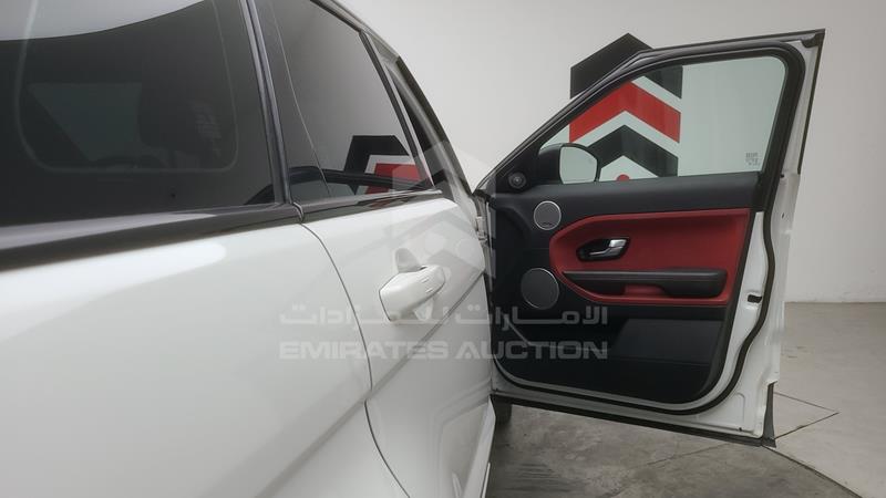 SALVA2BG0EH935397 Auction: EmiratesAuction Lot: 416781 SALVA2BG0EH935397 Range Rover Evoque 2014 WHITE Photo 37