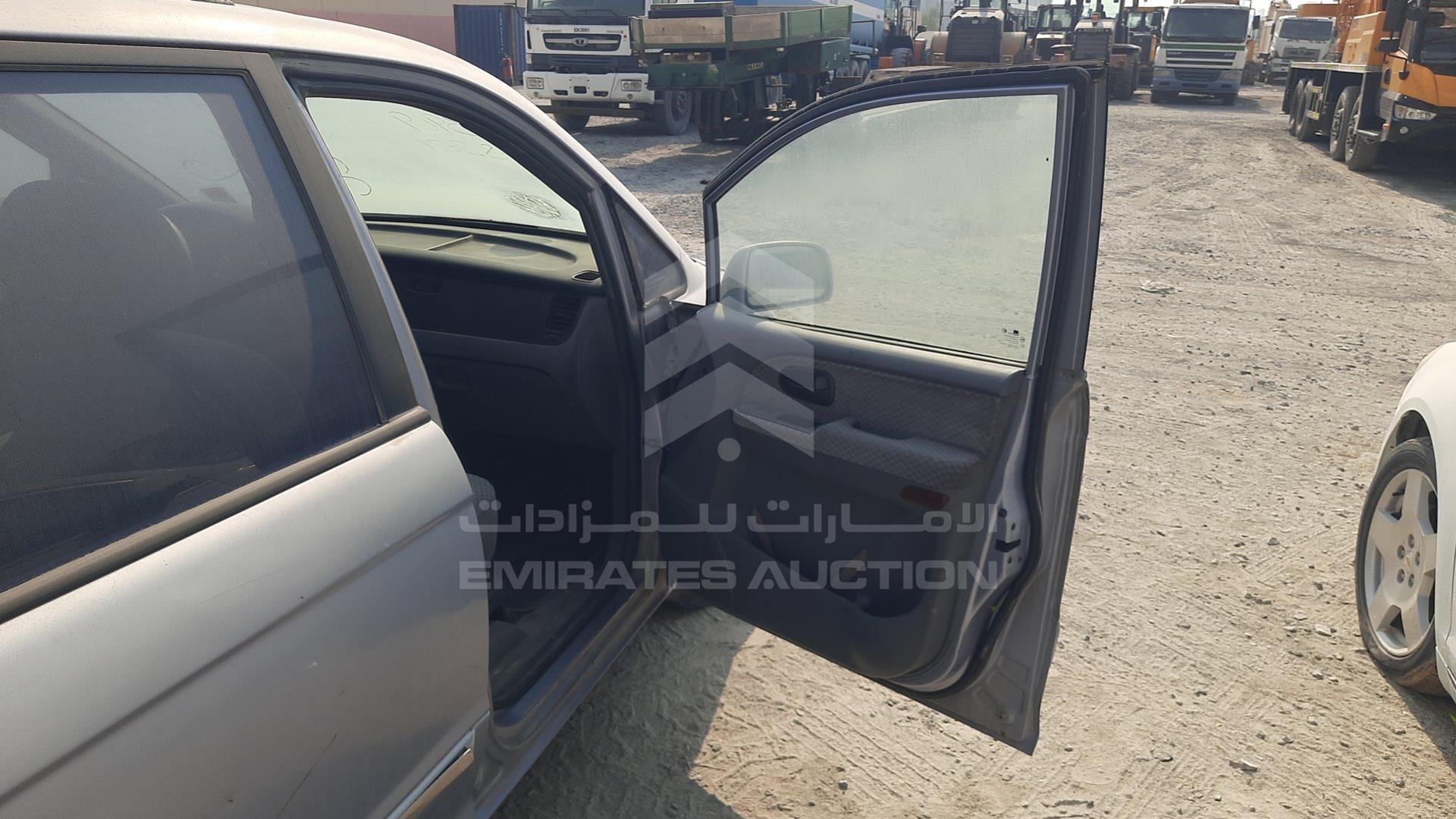 2003 HYUNDAI TRAJET VIN: KMHMH81C83U149511