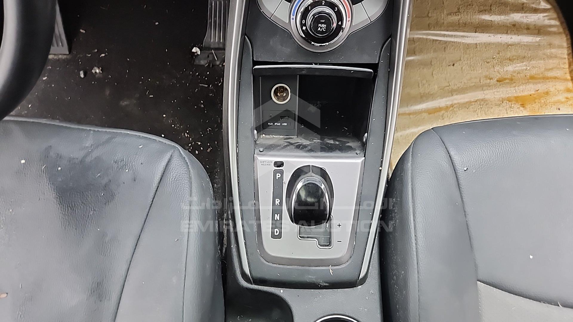 2014 HYUNDAI ELANTRA VIN: KMHDG41C8EU924159