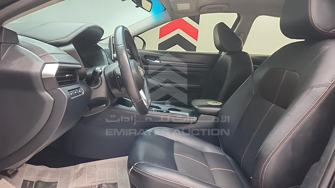 نيسان التيما 2019 — زاوية السائق الأمامية اليسرى — صورة 15