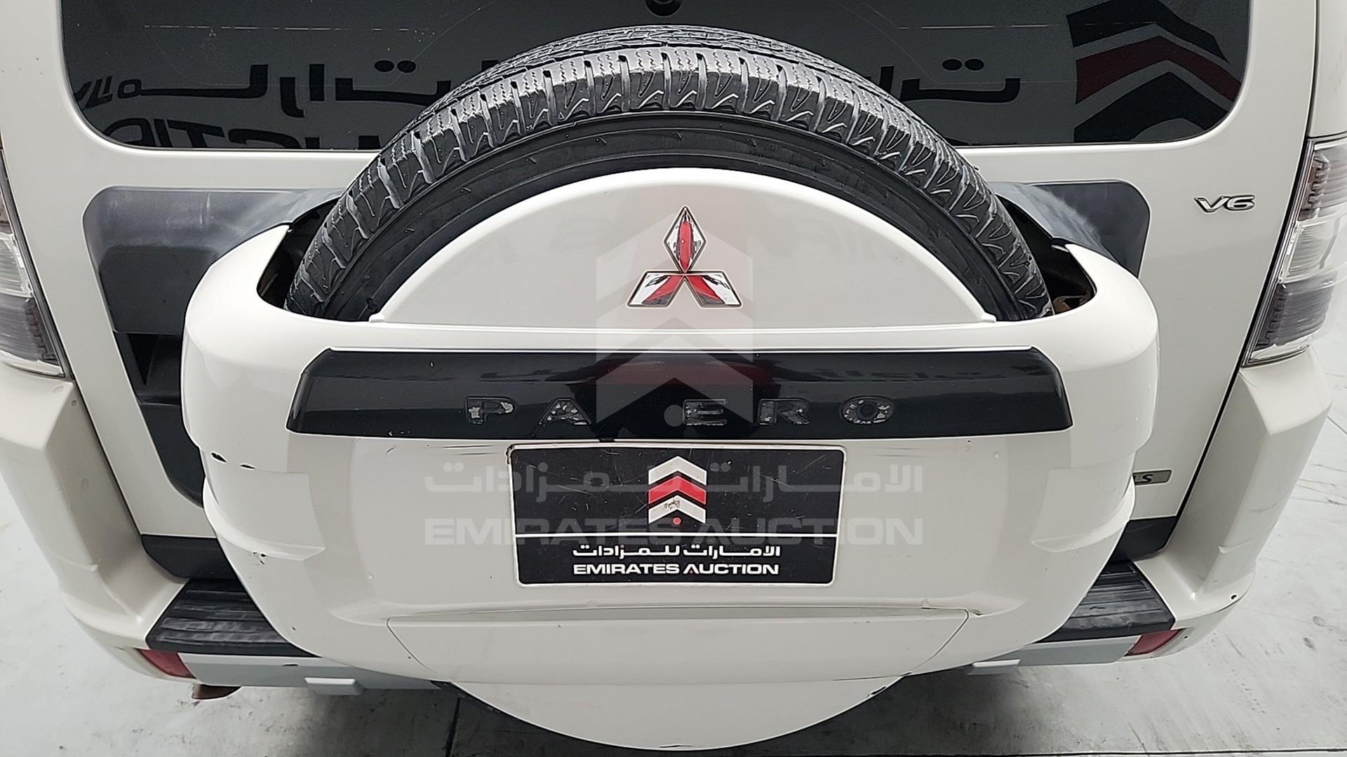 2011 MITSUBISHI PAJERO VIN: JMYLRV95WBJ701598