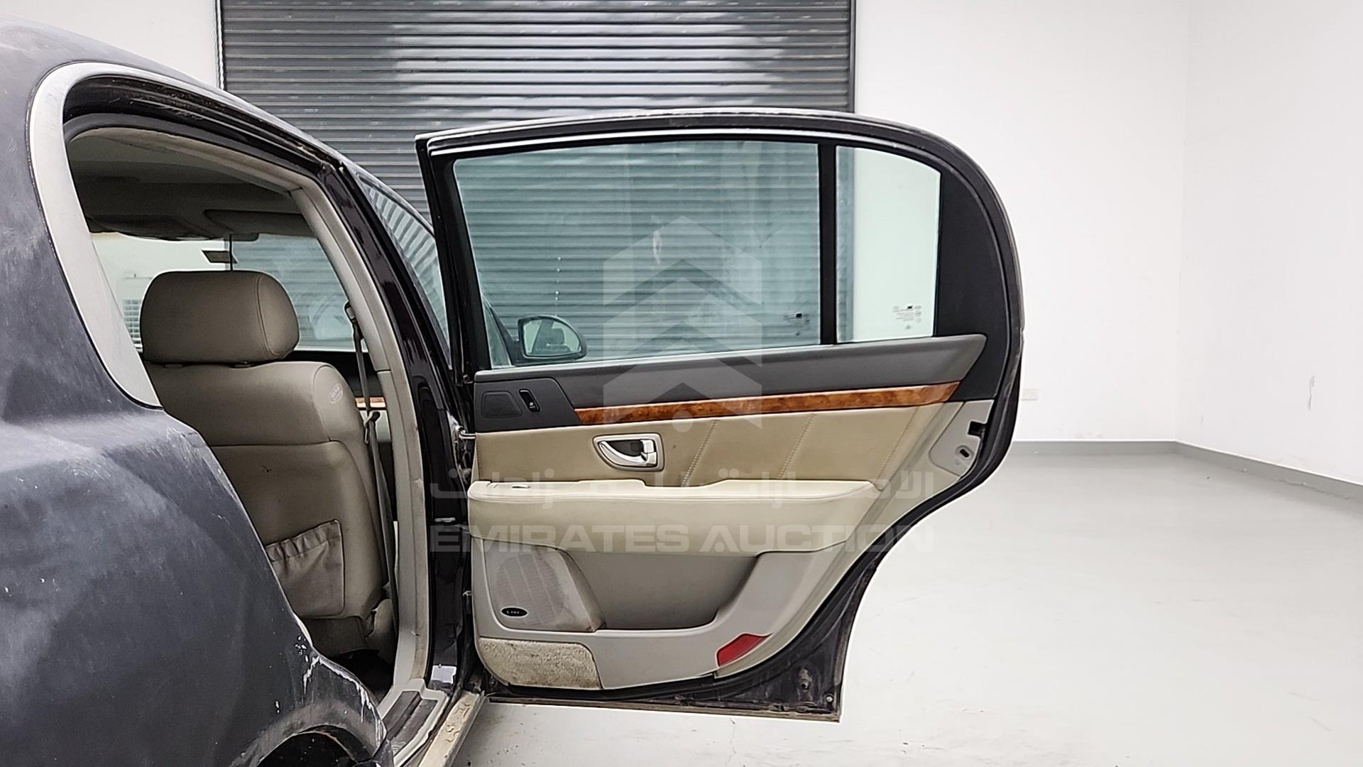 2006 KIA OPIRUS VIN: KNALD224365093828