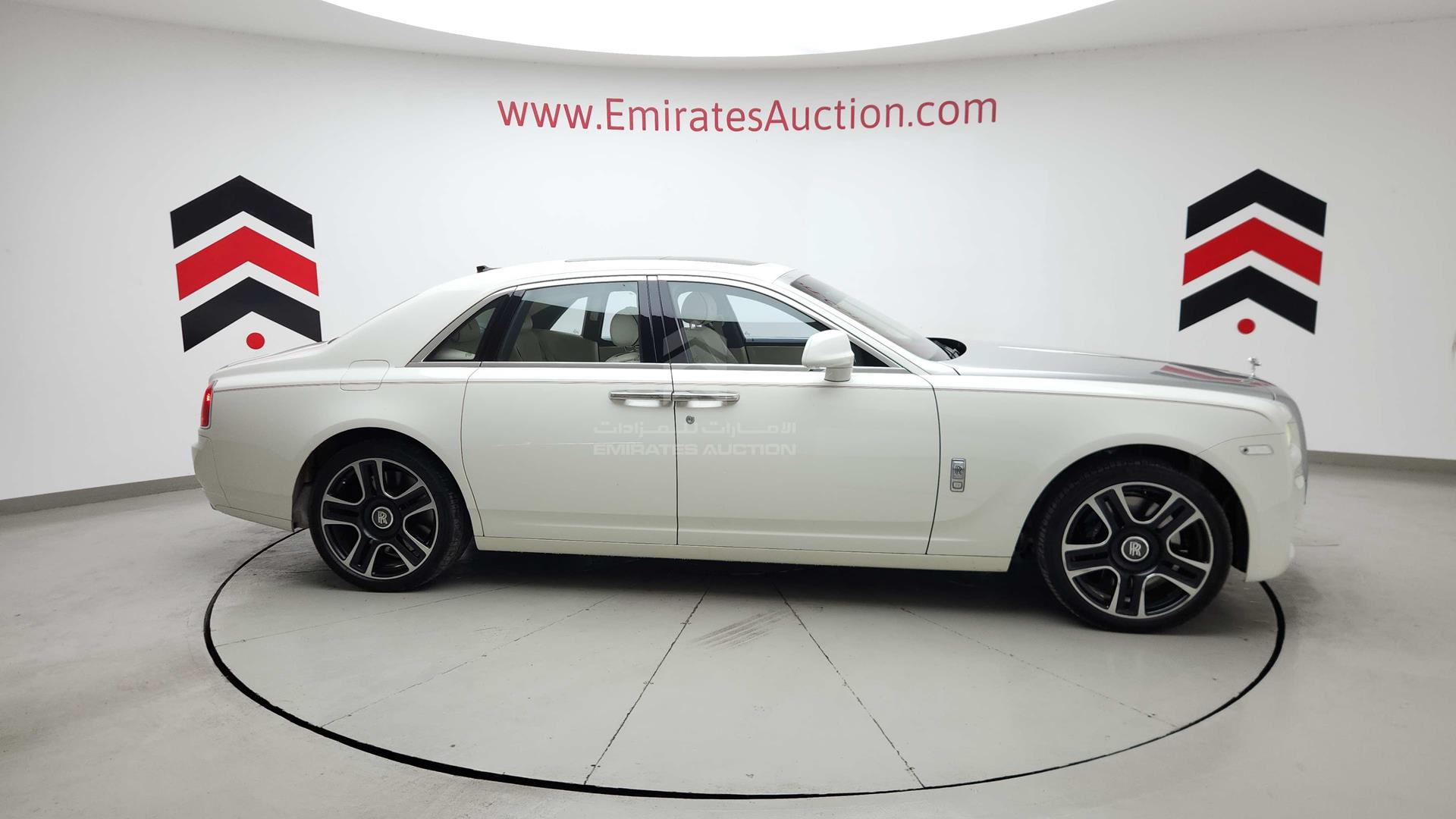 2016 ROLLS-ROYCE GHOST VIN: SCA664S09GUX41870