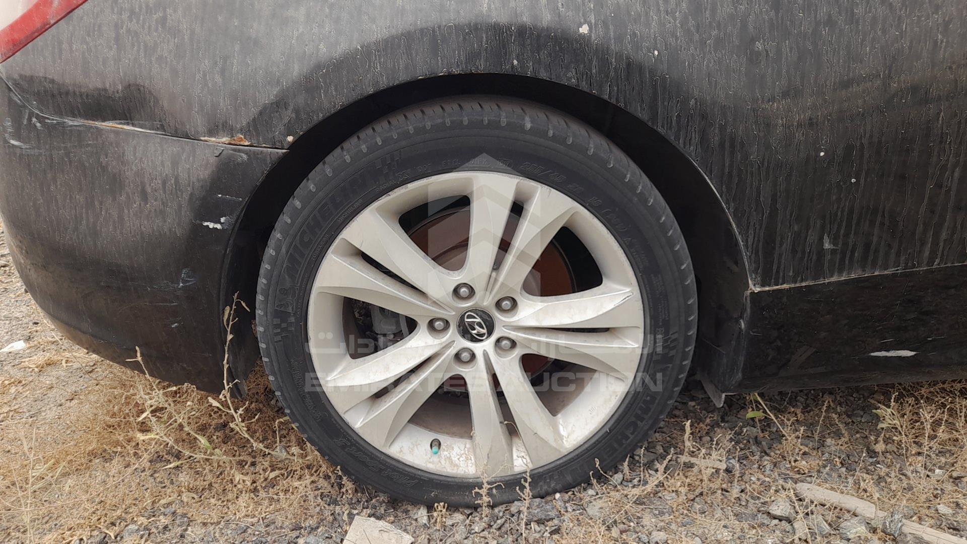 2009 HYUNDAI GENESIS VIN: KMHHT61DP9U003074