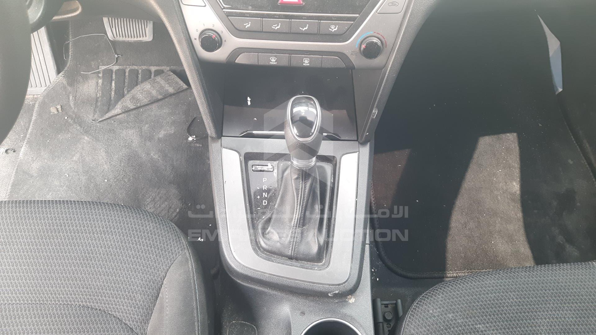 2017 HYUNDAI ELANTRA VIN: KMHD741C5HU128330
