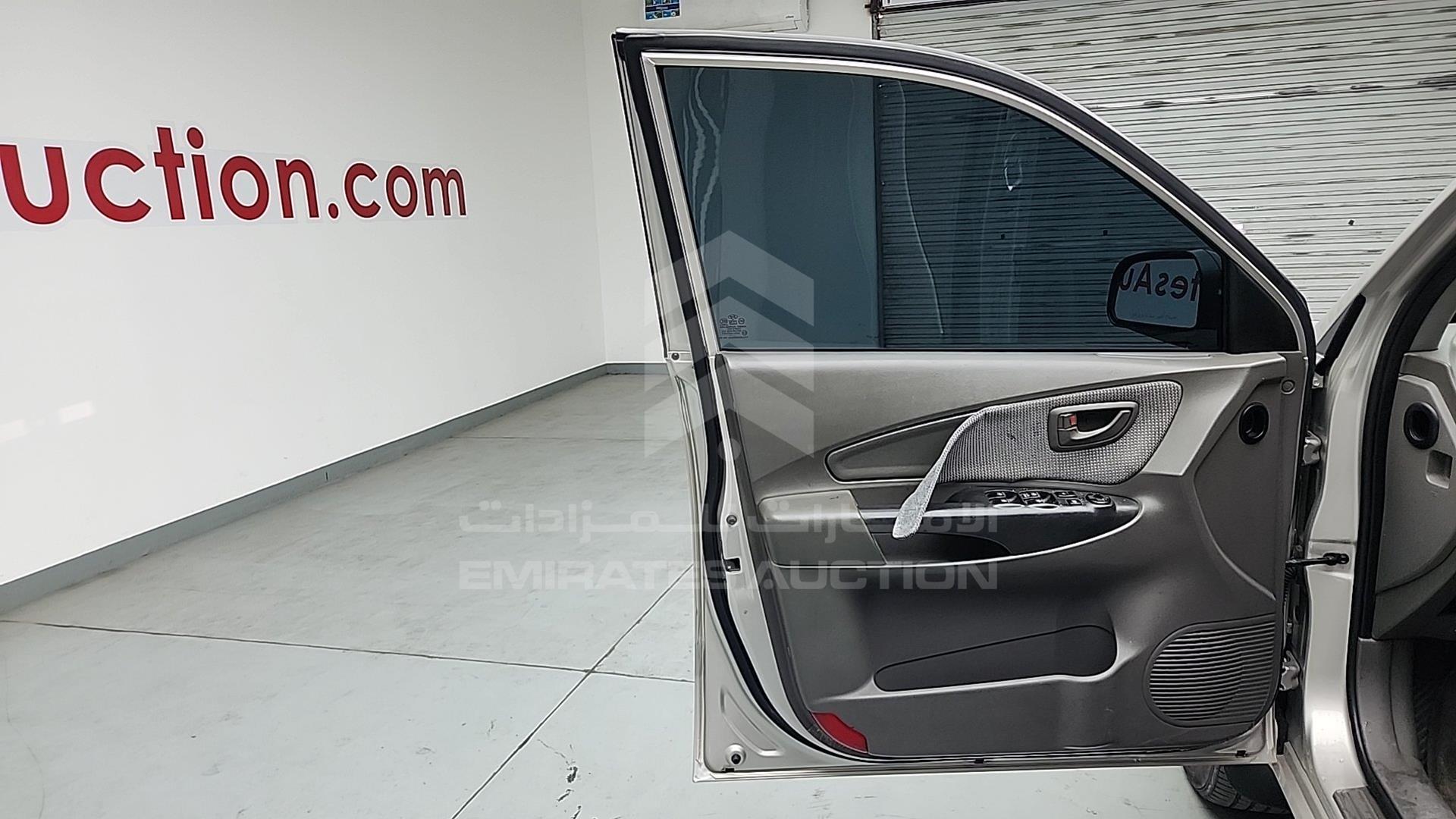 2008 HYUNDAI TUCSON VIN: KMHJM81B28U818546