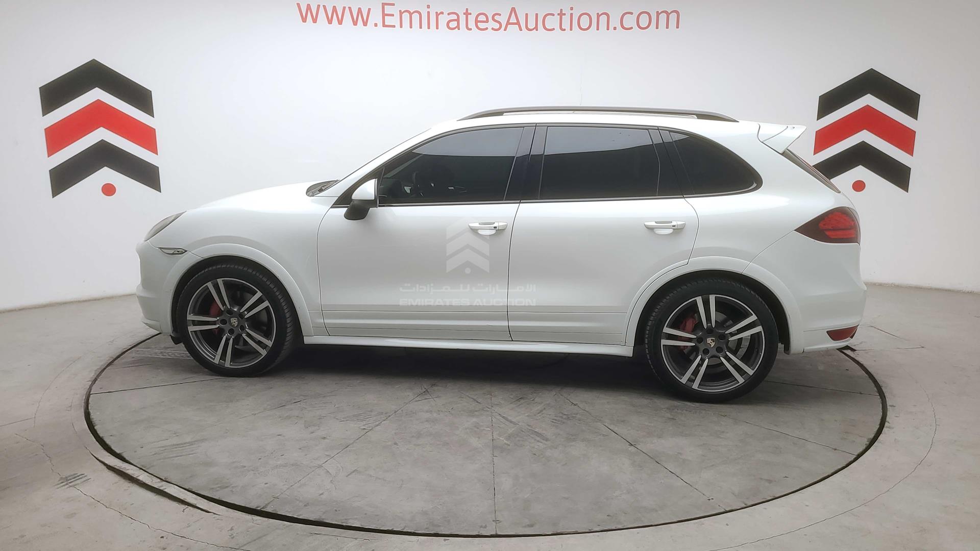 2013 PORSCHE CAYENNE GTS VIN: WP1ZZZ92ZDLA74142