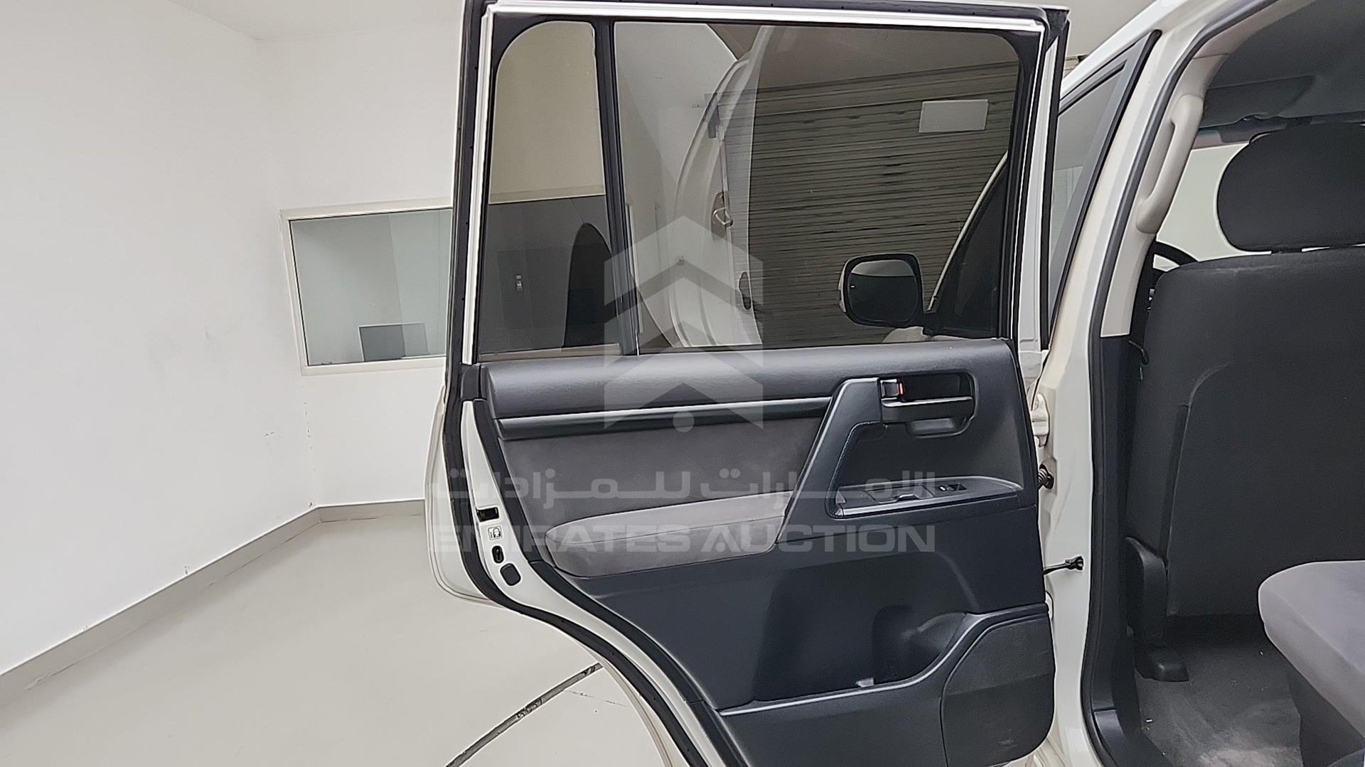 2015 TOYOTA LAND CRUISER VIN: JTMHU09JXF5098016