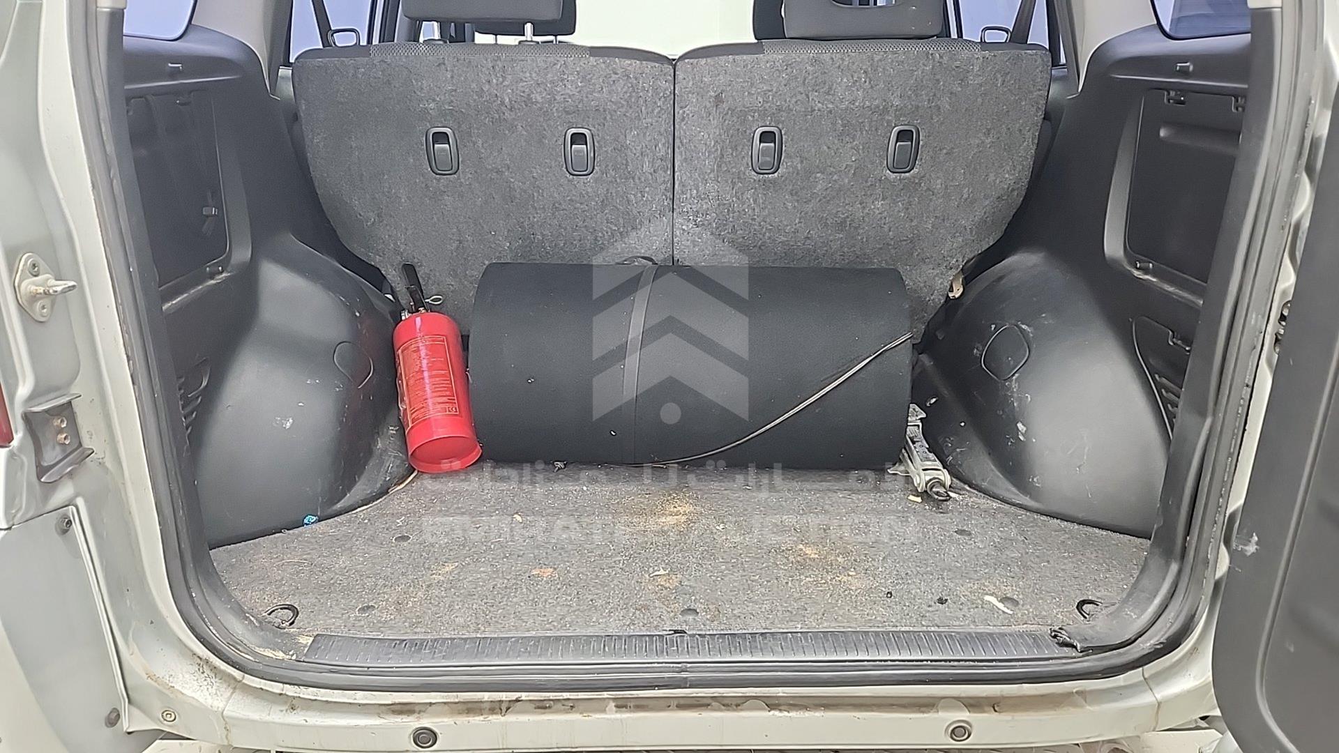 2005 TOYOTA RAV-4 VIN: JTEHH20V350302629