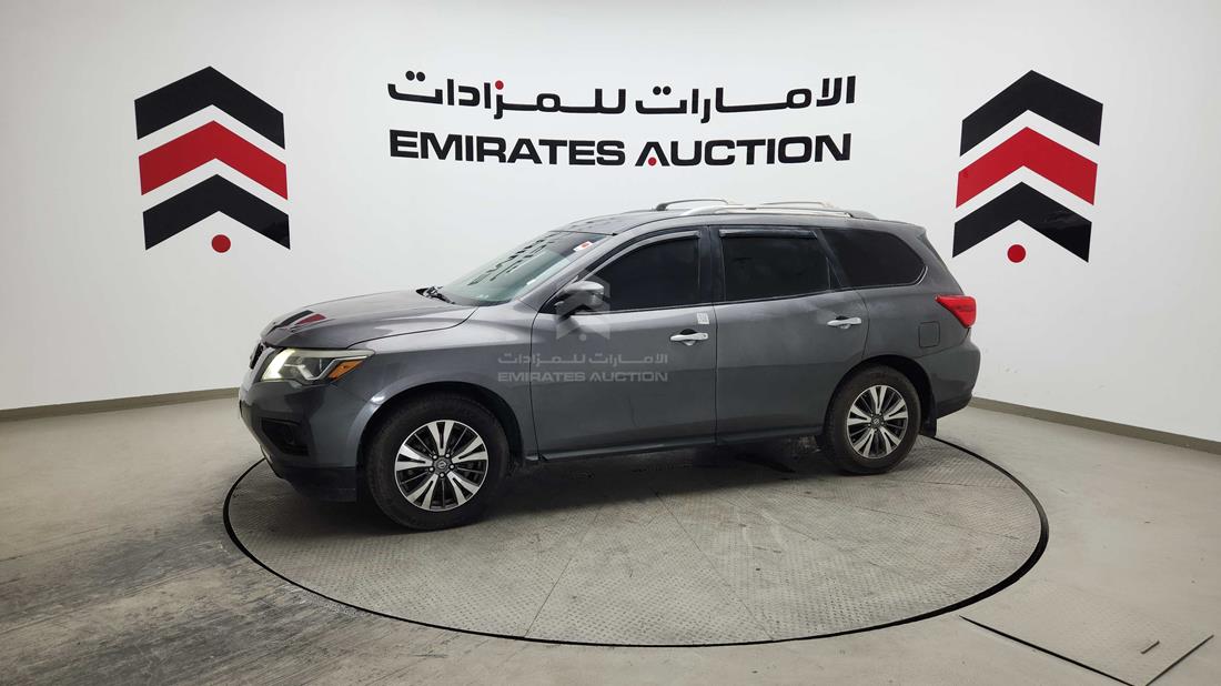 2017 Nissan Pathfinder — Front Left Angle — Photo 8