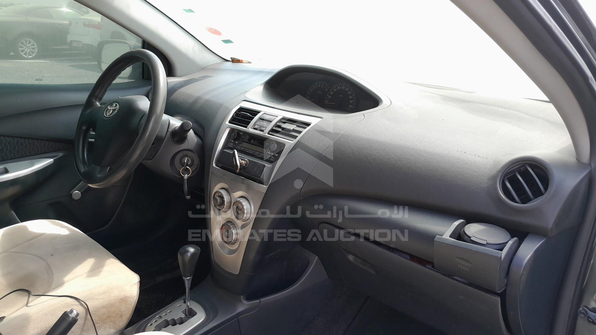 2009 TOYOTA YARIS VIN: JTDBW923194031752