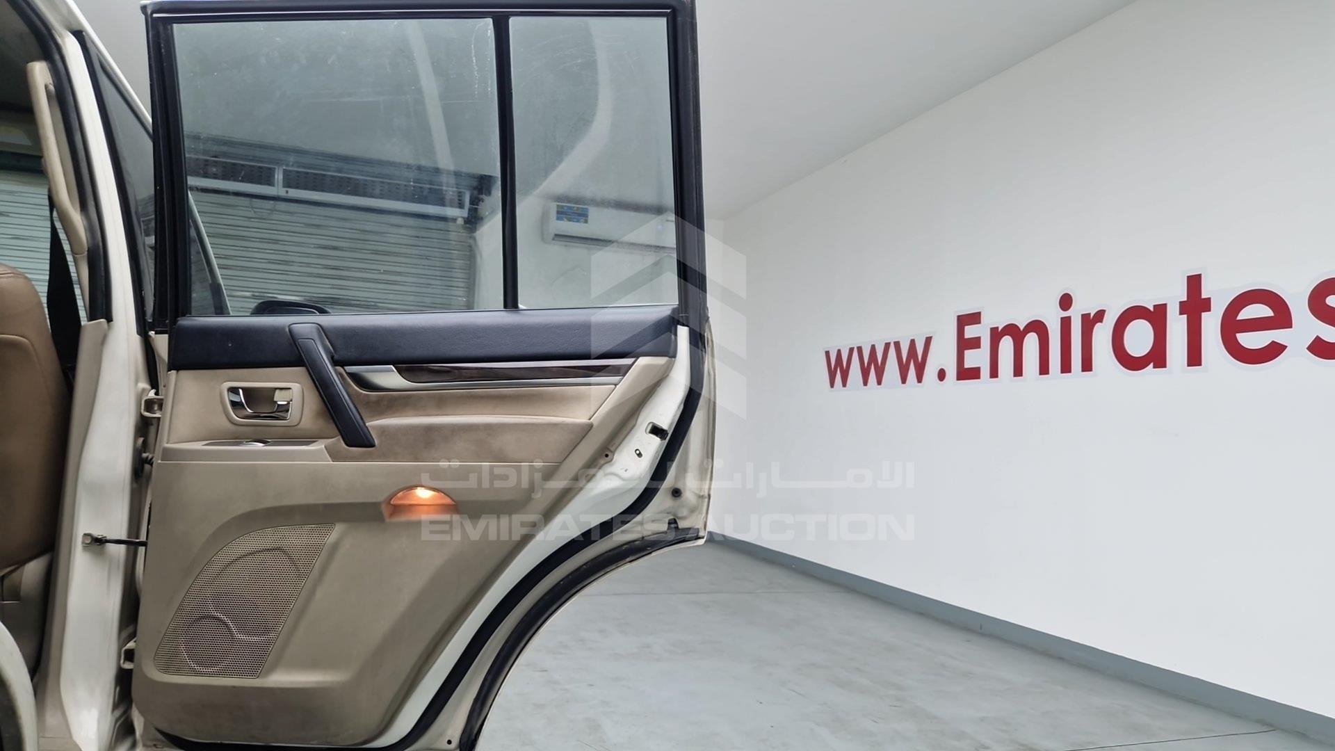 2011 MITSUBISHI PAJERO VIN: JMYLRV95WBJ708816