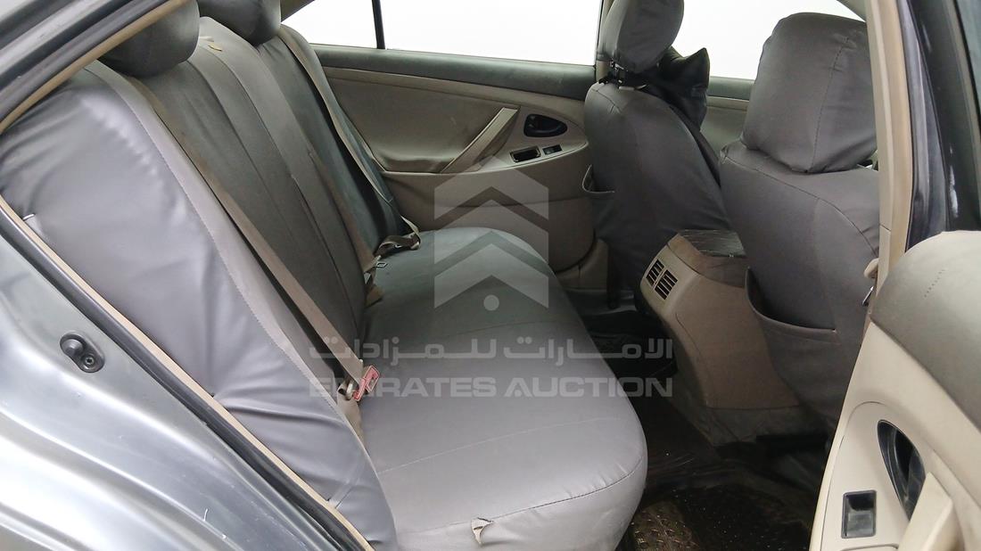 تويوتا كامري 2009 — زاوية الراكب الخلفي اليمنى — صورة 26