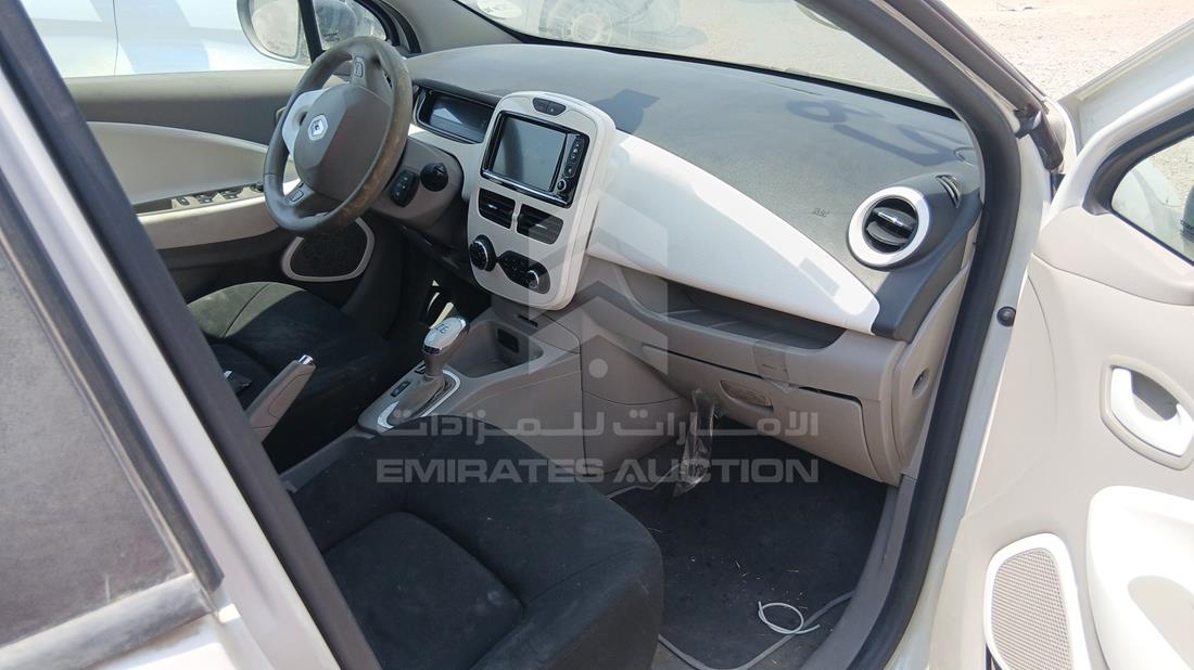 2019 Renault Zoe — Front Right Passenger Dashboard View — Photo 23
