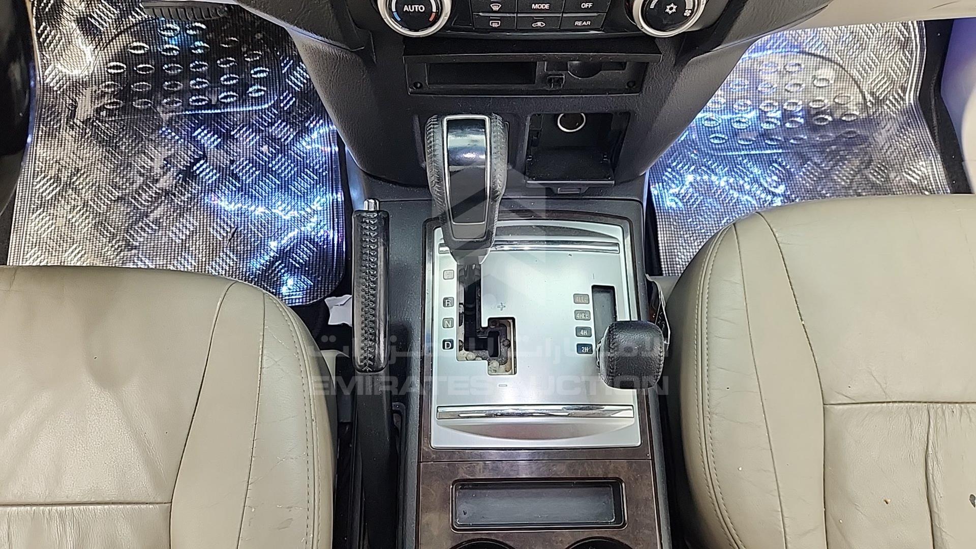 2010 MITSUBISHI PAJERO VIN: JMYLRV95WAJ716207
