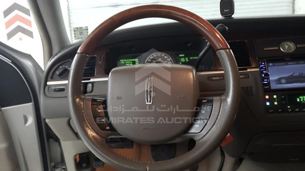 Lincoln Town Car 2005 1LNHM82W05Y613957 Image 6