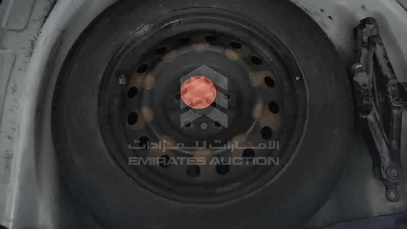RKLBB9HE3J5206184 Auction: EmiratesAuction Lot: 435375 RKLBB9HE3J5206184 Toyota Corolla 2018 WHITE Photo 32
